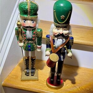 🎄 Dazzling Holiday Duo: Emerald Green and Royal Blue Nutcracker Set 🥁 Two